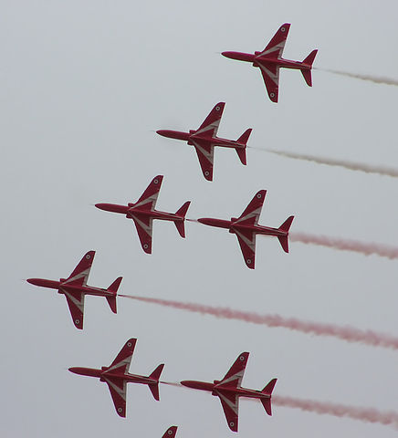 File:Red.arrows.formation2.arp.jpg