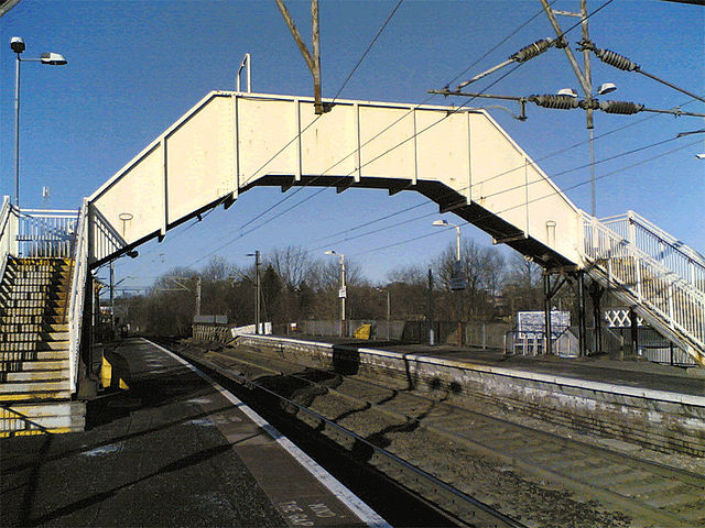 File:Jordanhill station pedestrian bridge.jpg