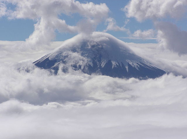 File:Cotopaxi Illinizza.jpg