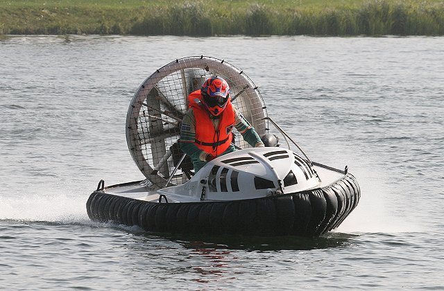 File:Formel1 hovercraft.jpg