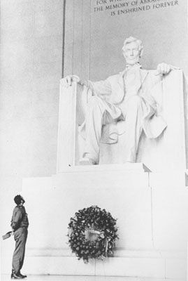 File:Fidel Castro at the Lincoln Memorial.jpg
