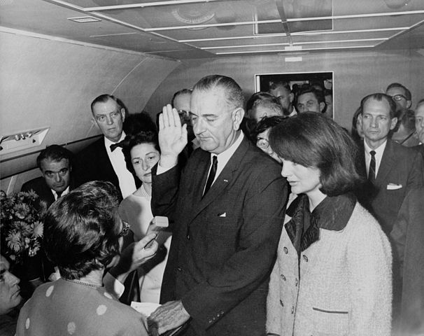 File:Lyndon B. Johnson taking the oath of office, November 1963.jpg