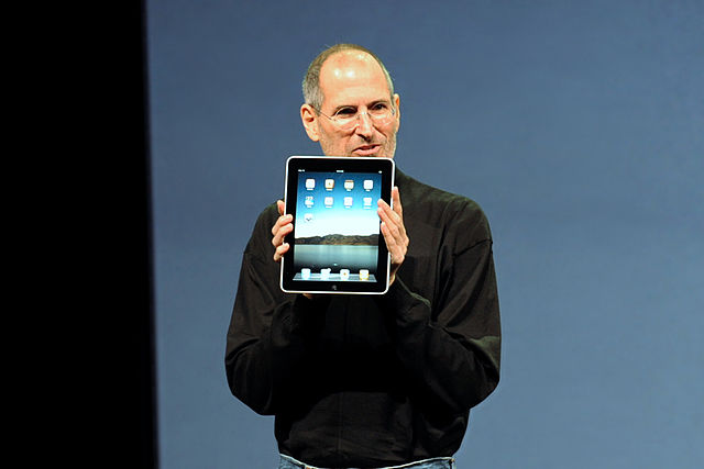 File:Steve Jobs with the Apple iPad no logo.jpg