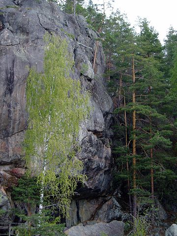 File:Astuvansalmi kalliojumala.jpg