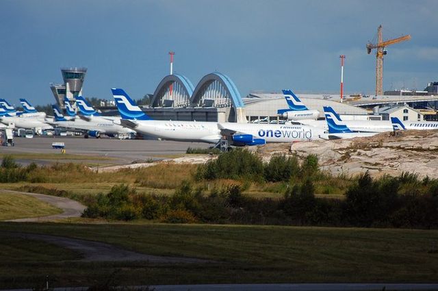 File:Helsinki-Vantaa airport Finnair planes.jpg