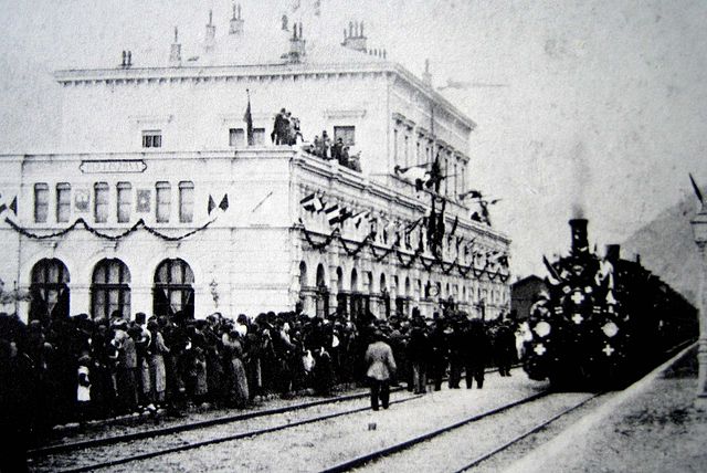 File:Gotthard Er&ouml;ffnungszug Bellinzona.jpg