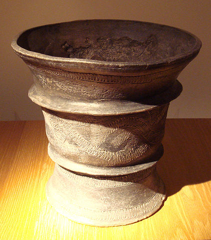 File:BlackCeramicBanChiangCultureThailand1200-800BCE.jpg