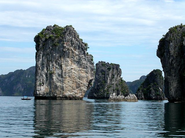 File:Ha long bay.jpg