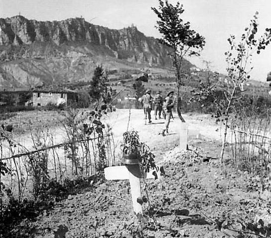 File:A soldier's grave in Monte Titano (September 1944).jpg