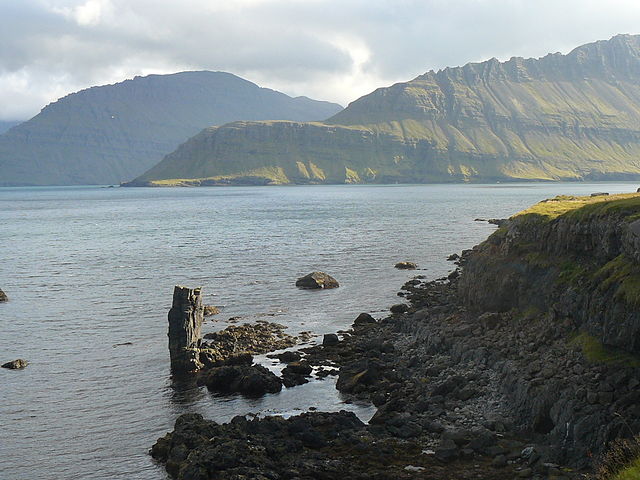 File:Nor&eth;fj&ouml;r&eth;ur .JPG