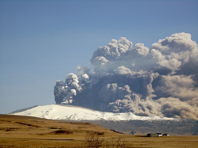 File:Eyjafjallajokull-April-17.JPG