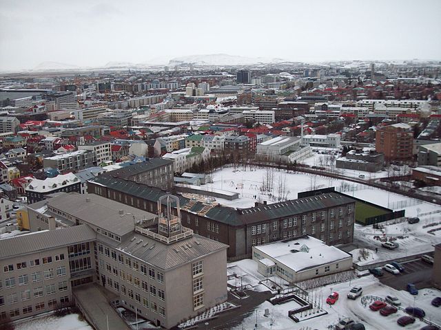 File:Reykjav&iacute;k s&eacute;&eth; &uacute;r Hallgr&iacute;mskirkju 6.JPG