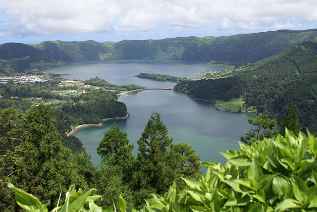 File:Lagoa das Sete Cidades, Miradouro da vista do Rei, Sete Cidades, Ponta Delgada, ilha de S&atilde;o Miguel, A&ccedil;ores.JPG