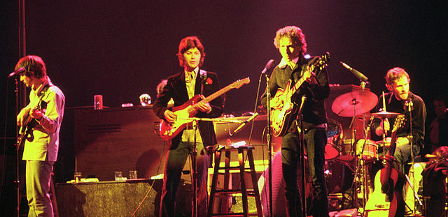 File:Bob Dylan and The Band - 1974.jpg