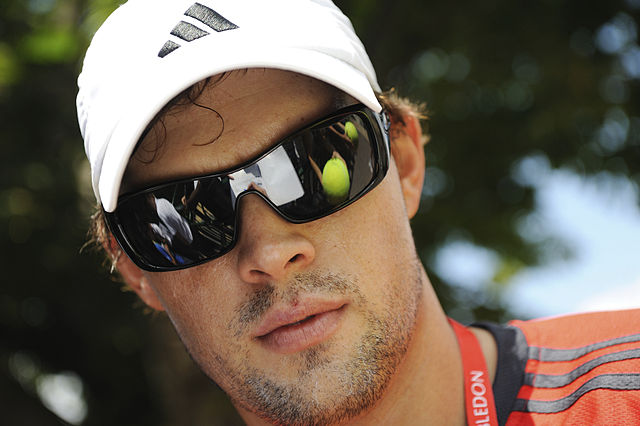 File:Mike Bryan at the 2009 Wimbledon Championships 01.jpg