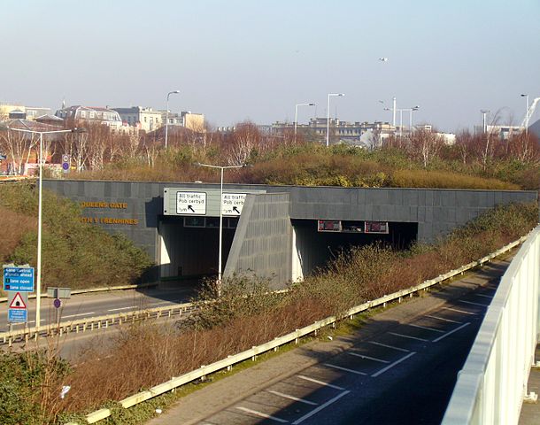 File:Queen's Gate Tunnel.jpg