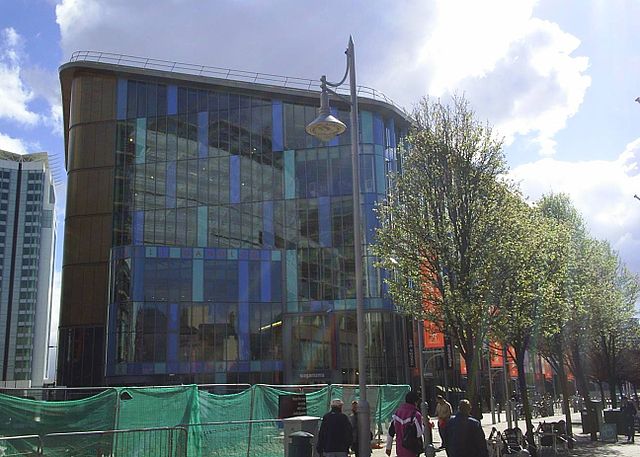File:Cardiff Library exterior.jpg