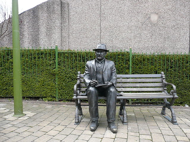 File:L.S. Lowry 01.JPG