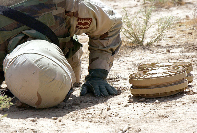 File:VS-1.6 anti-tank mine.jpg
