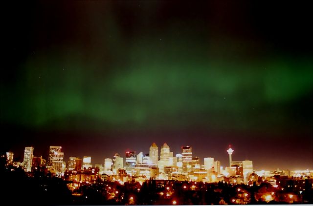 File:Calgary-Northern ligths.JPG