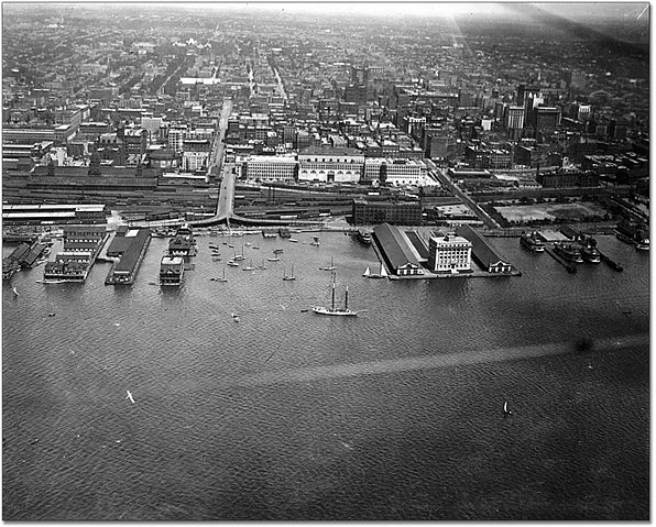 File:Toronto Harbour, 1919.jpg