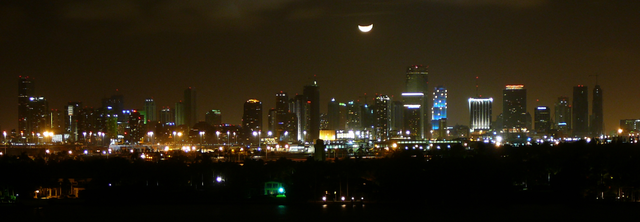 File:Moon over Miami.png