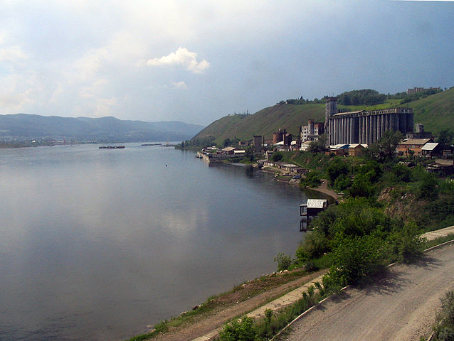 File:Bank of Yenisei River.jpg