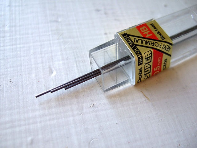 File:Mechanical pencil lead spilling out 051907.jpg