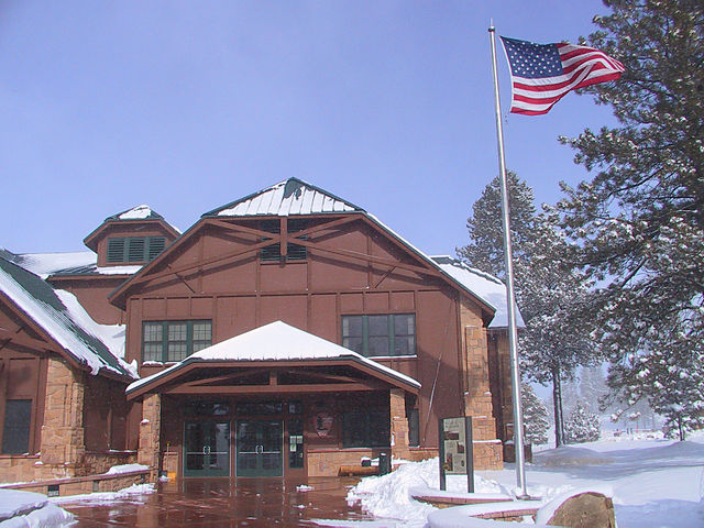 File:Bryce Canyon visitors center.jpg