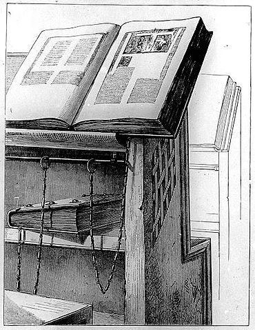 File:Milkau B&uuml;cherschrank mit angekettetem Buch aus der Bibliothek von Cesena 109-2.jpg