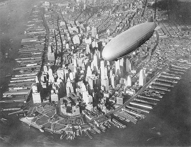 File:Uss-akron-manhattan.jpg