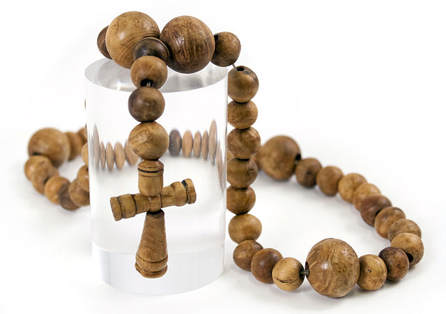 File:MaryRose-rosary-81A1414h.jpg