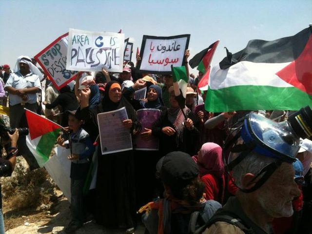 File:Palestinian demonstration against demolish of the village susya.jpg