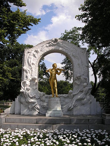 File:Strau&szlig; monument Vienna June 2006 457.jpg