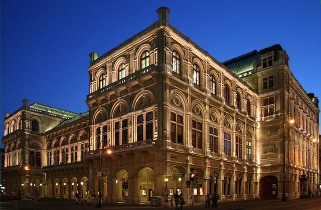 File:Wiener Staatsoper abend.jpg