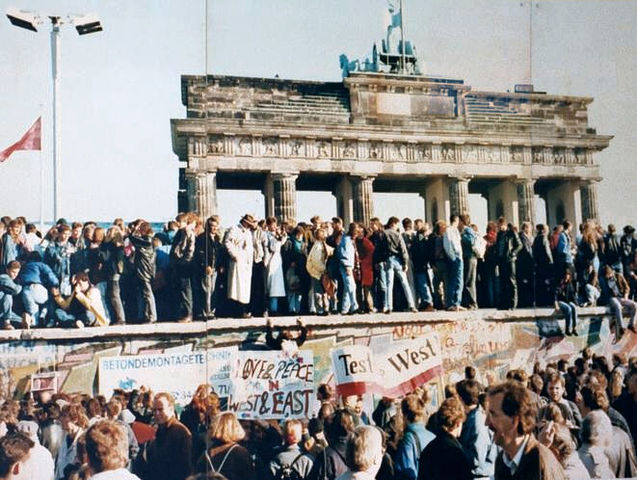 File:Thefalloftheberlinwall1989.JPG