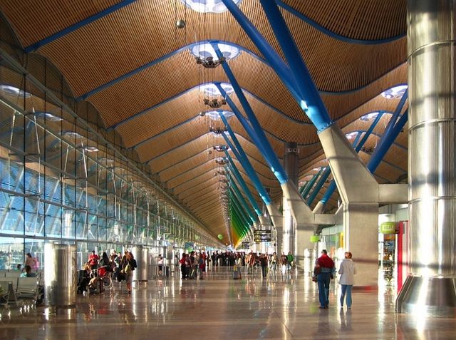 File:Madrid barajas aeropuerto terminal t4.jpg
