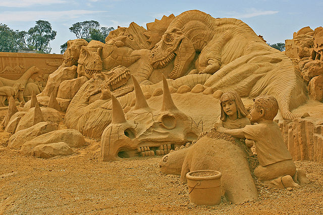 File:Sandsculpting, Frankston, Vic jjron, 21.01.2009.jpg