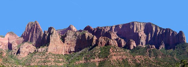 File:Kolob Canyons midway through Kolob Canyons Road.jpg