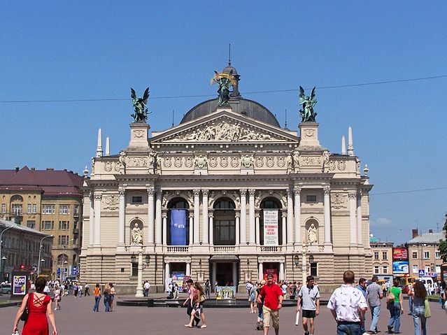 File:Lw&oacute;w - Opera.jpg