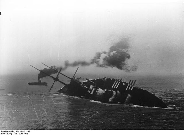 File:Bundesarchiv Bild 134-C1133, Szent Istv&aacute;n, Sinkendes Linienschiff.jpg