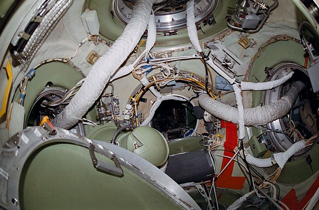 File:Mir node interior STS-84, 2.jpg