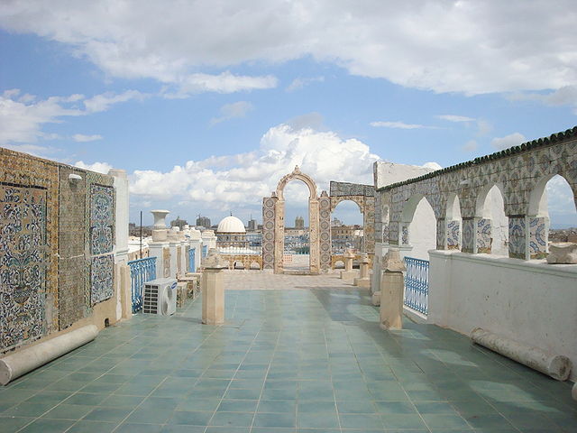 File:Panorama-tunis01.JPG