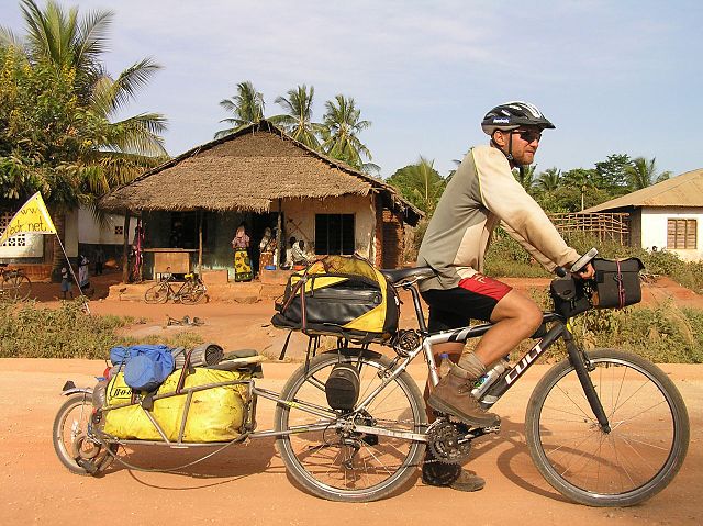 File:Cape 2 Kili, na kolesu.jpg