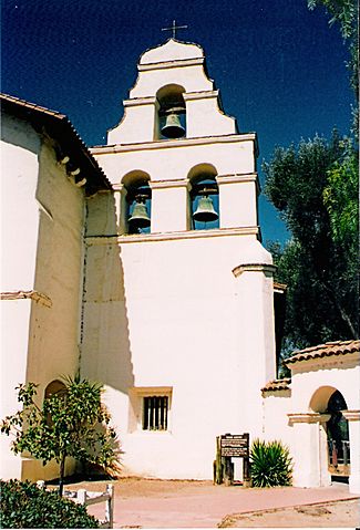 File:San Juan Bautista campanario.jpg