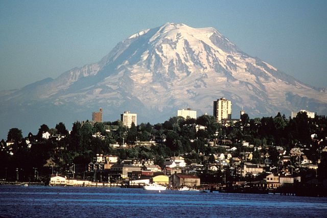 File:Mount Rainier over Tacoma.jpg