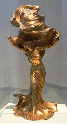 File:Tischlampe Schleiert&auml;nzerin BNM.jpg