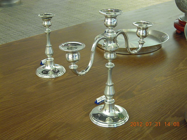 File:Candlestick made of Tin by Royal Selangor.JPG