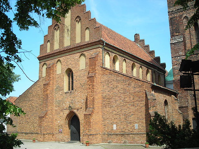 File:Kosciol NMP Warszawa Nowe Miasto.jpg