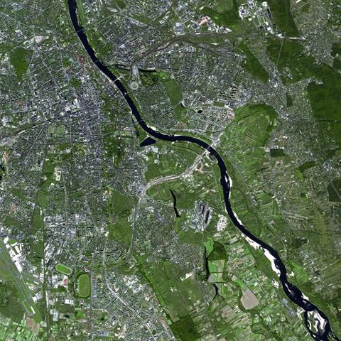 File:Varsaw SPOT 1066.jpg